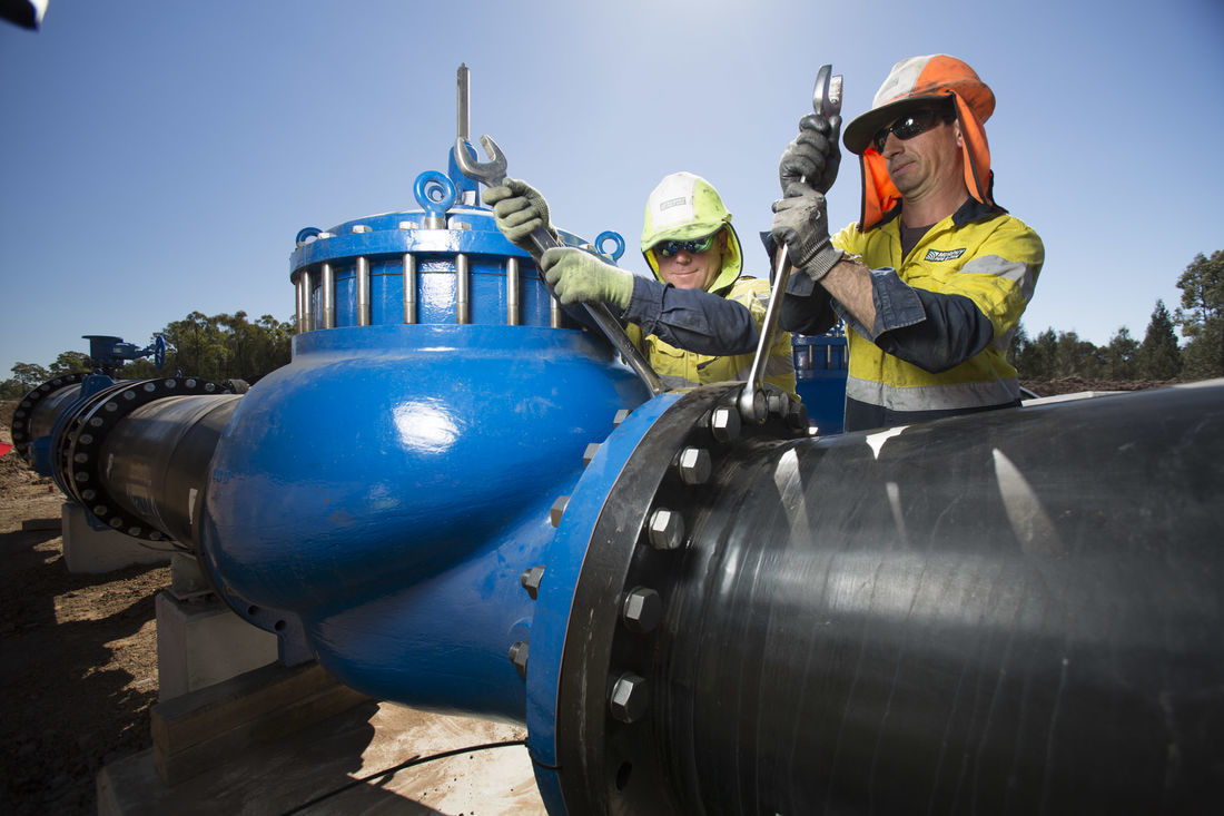 Steel Mains Sintakote pipeline installation training on site